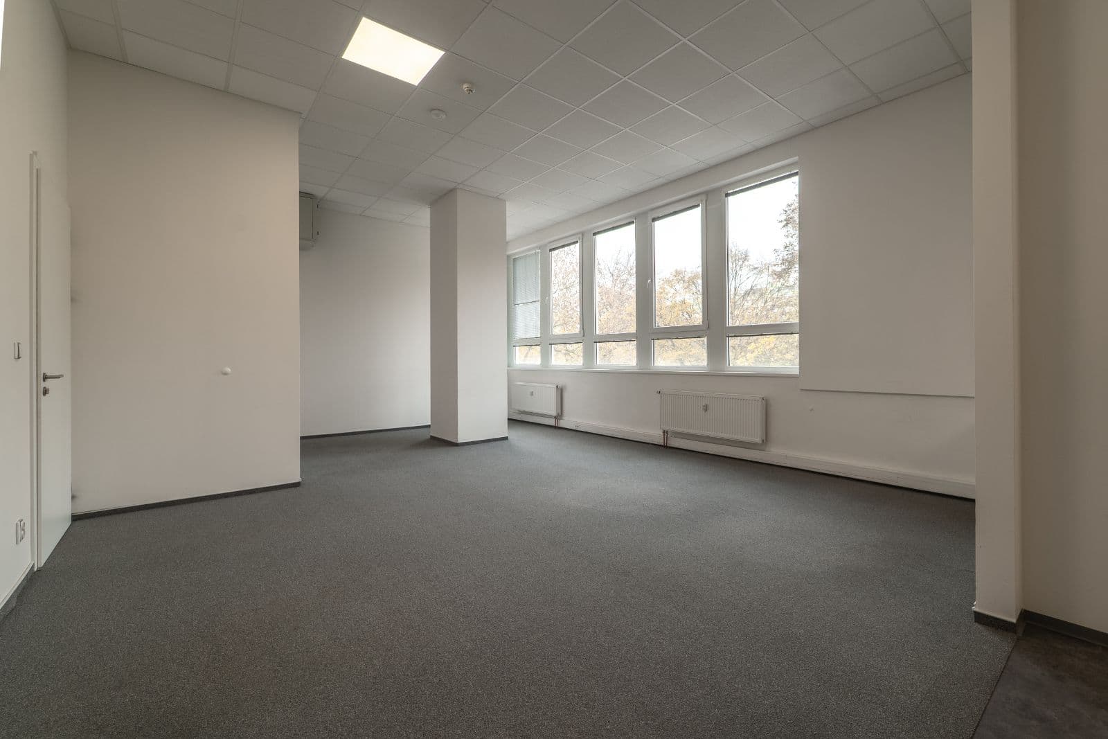 Pronájem kanceláře 60 m2, Střížkov, Praha 9